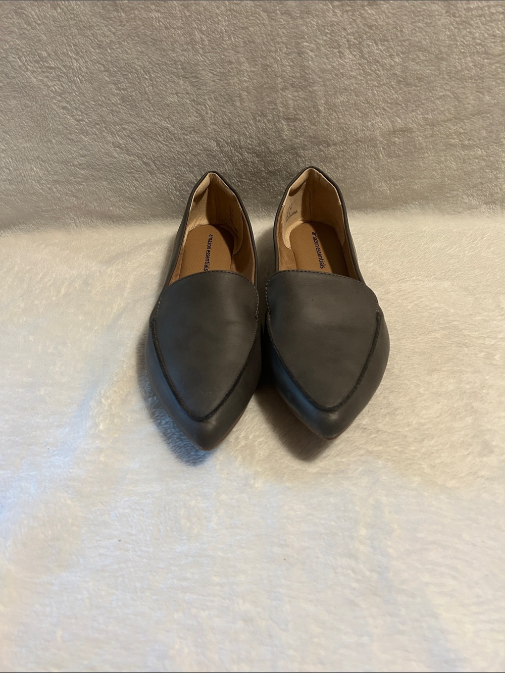 Amazon Essentials Women's Pointed Slip-On Flats in Gray